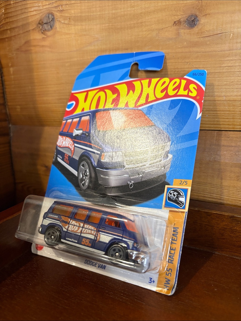 Hot Wheels Dodge Van, HW 55th Race Team 2/5